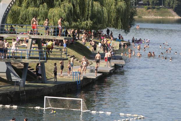 Karlovac: Otvorena sezona kupanja na Foginovom kupalistu