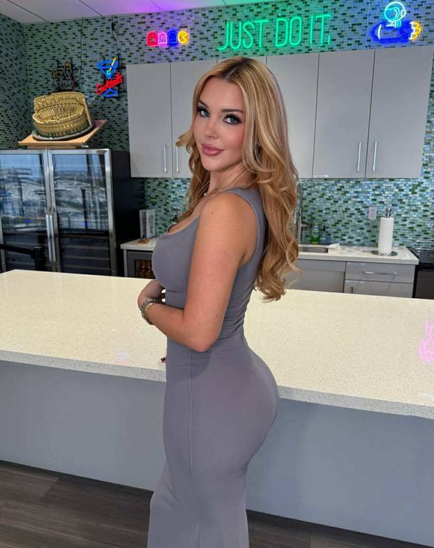 FOTO Zanosna kolegica: Biste li dijelili ured s ovom ljepoticom?