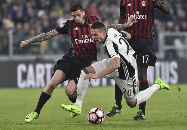 Football Soccer - Juventus v AC Milan - Italian Serie A