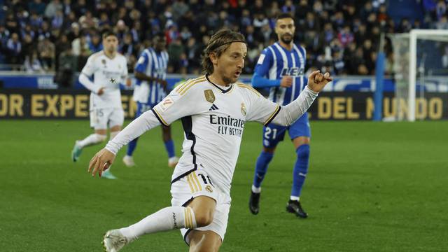 LaLiga - Deportivo Alaves v Real Madrid