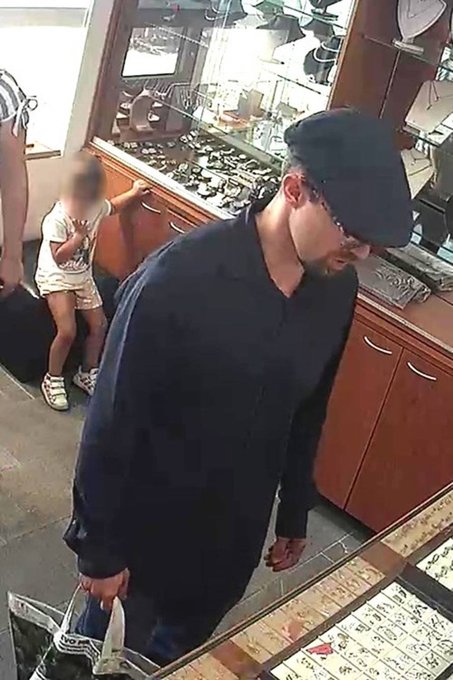 Policija traži ovog muškarca, pogledajte snimku pljačke: Ako ga vidite odmah nazovite 192