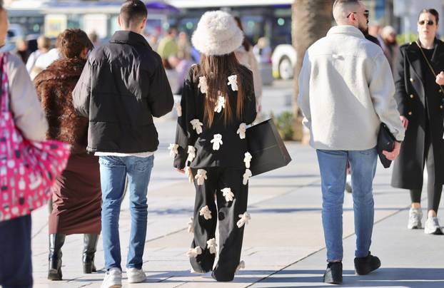 Split- Splićani uzivali u sunčanoj nedjelji.