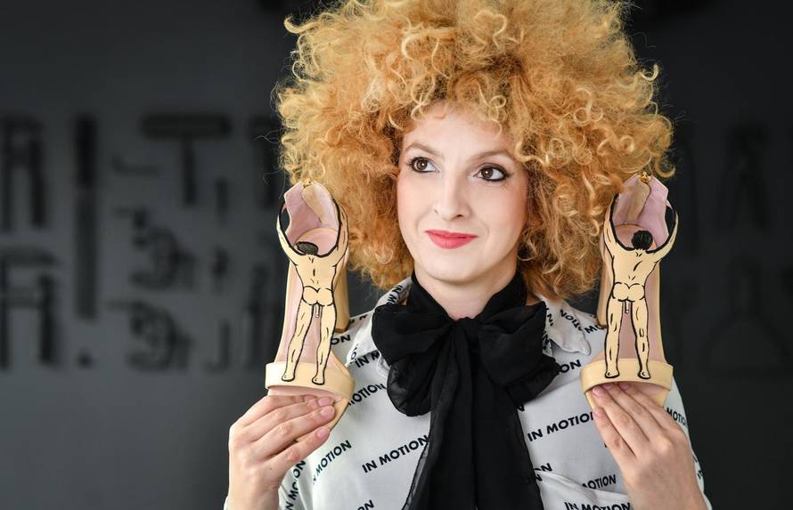 Štikle koje imaju sat: Mia je na CLOXice stavila i gole mladiće!