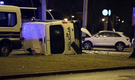 Policija uz rotirke i sirene ušla u raskrižje i završila na - boku