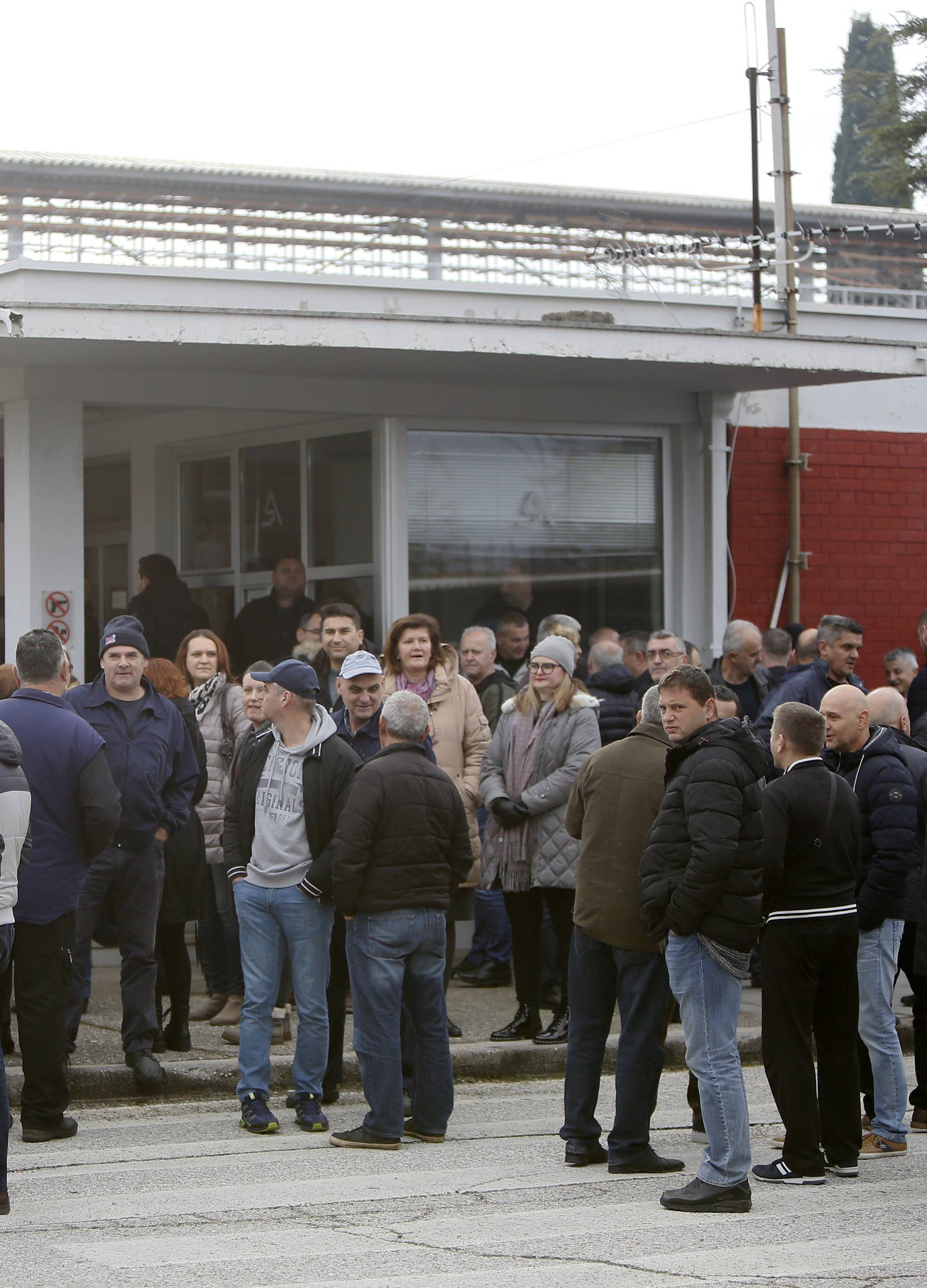 Dali otkaze i preostalih 362 radnika Aluminija iz Mostara