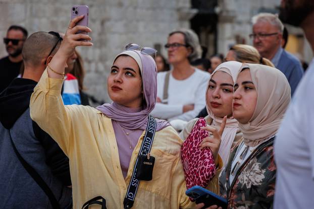 Split: Građani se okupili u spomen na Halida Bešlića na gradskoj Pjaci