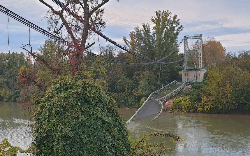 A view shows the collapsed Mirepoix-sur-Tarn bridge in France