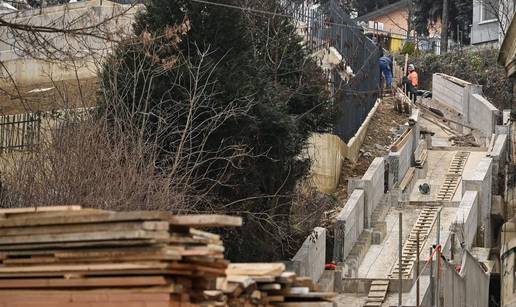 FOTO Vra&cacute;aju im stari sjaj: Evo kako napreduju radovi na obnovi Schlosserovih stuba