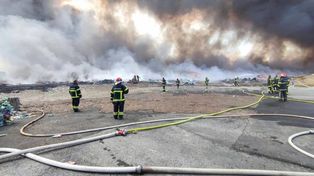 Posljedice velikog požara u Osijeku: 'Sutra nema škole, uzorkovanje tla u tijeku...'