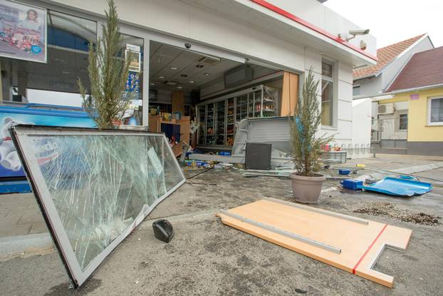 Osijek: Benzinska postaja u koju se autom zabio nogometaš Petar Bočkaj