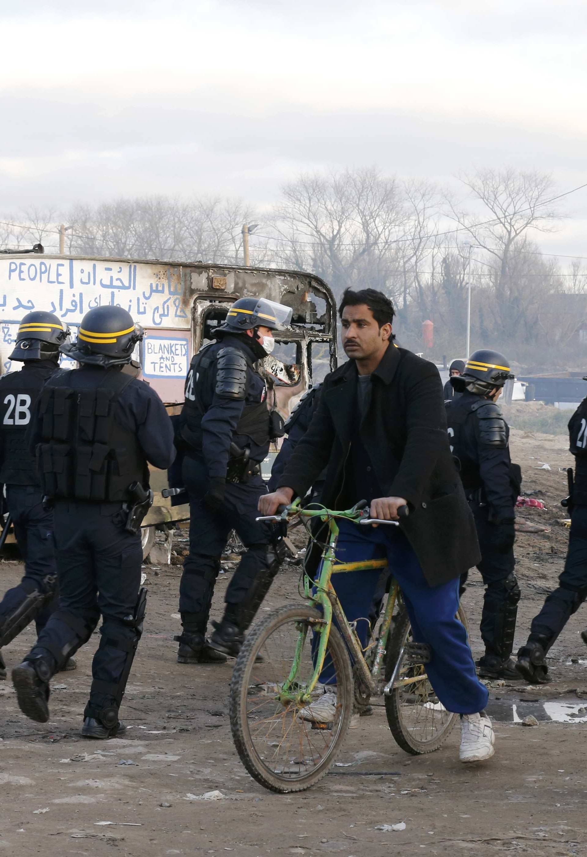 Kaotično u izbjegličkoj džungli: Kamp Calais nestaje u plamenu