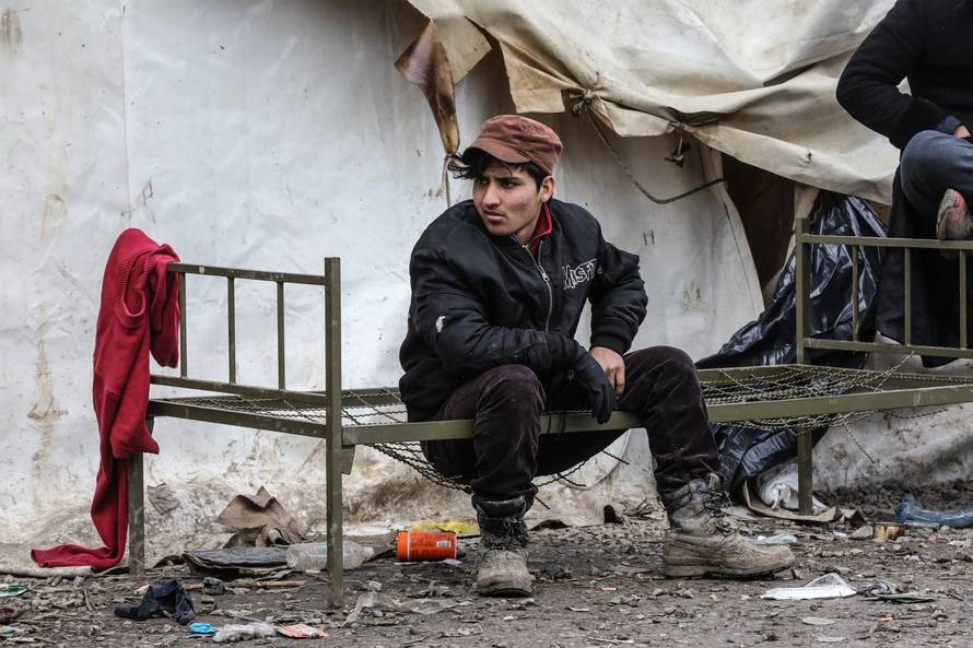 Izbjeglice u kampu Vučjak čekaju vijesti o preseljenju