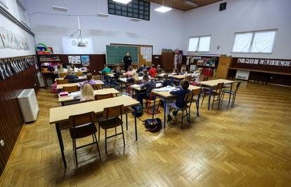 Roditelji iz Donjeg Dragonošća neće slati djecu u školu: 'Dosta nastave u vatrogasnom domu!'