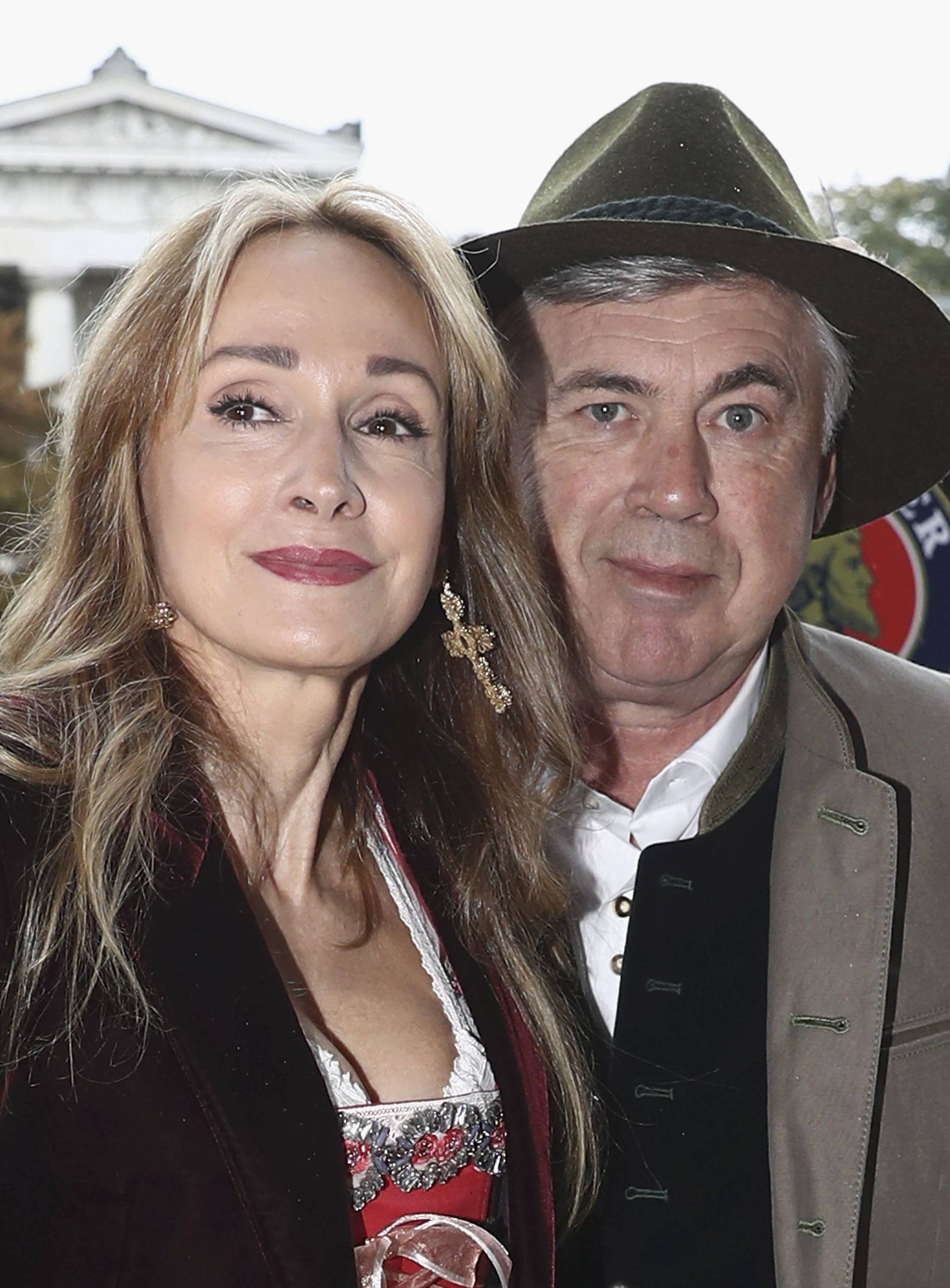 Ancelotti, head coach of FC Bayern Munich and his wife Mariann Barrena McClay pose during their visit at the Oktoberfest in Munich