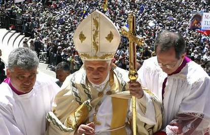 Papa: Gospina ukazanja u Fatimi još nisu završila