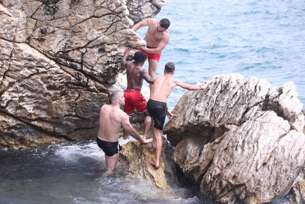 Split: Najpopularniji svjetski streamer IShowSpeed skakao je u more na splitskoj plaži Ježinac