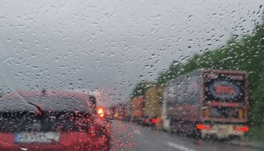 Kaos na A1: Kamionom probio ogradu, blokiran promet prema Karlovcu. Kolona 3 kilometra