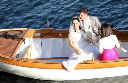 Ahmad Sharbini se oženio s folk pjevačicom na brodu