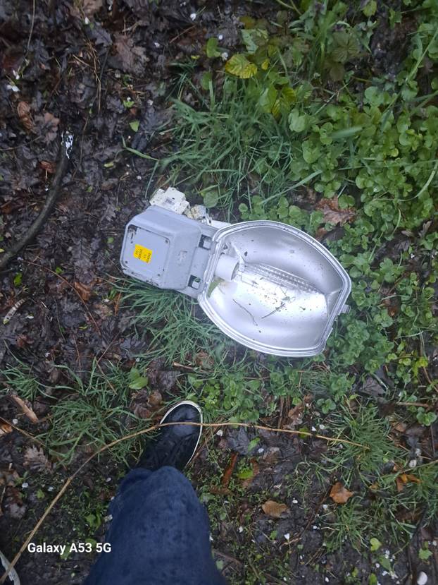 FOTO Apokalipsa u Zagrebu: Stabla drobila automobile, izdano novo upozorenje!