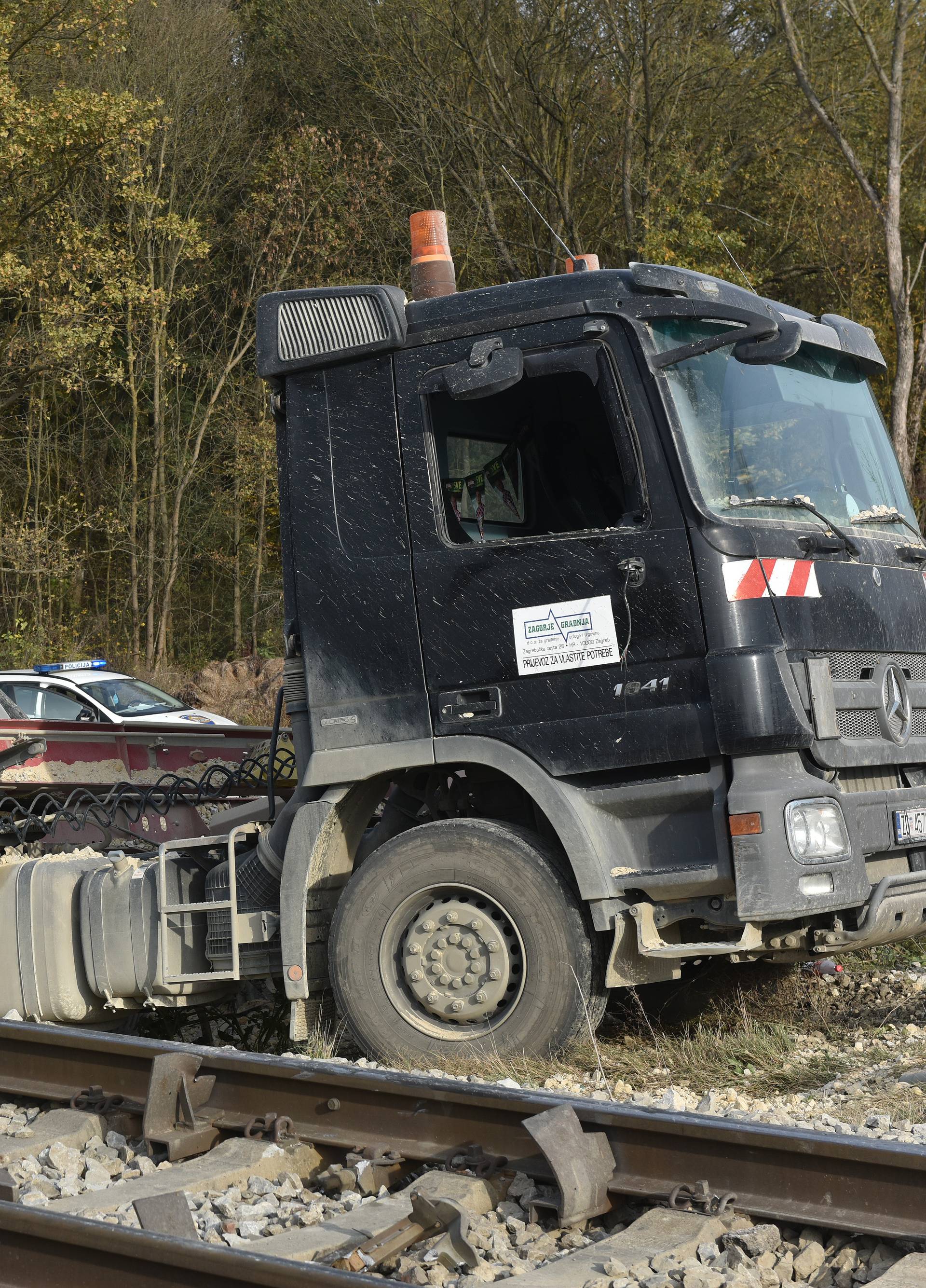 Putnički vlak udario u kamion: Dijete je palo, a majka vrištala