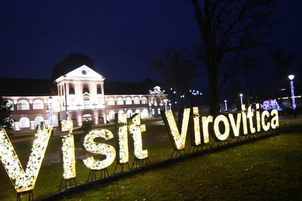 Virovitica: Središte grada sjaji  u blagdanskom ozračju jer traje manifestacija Advent u Virovitici
