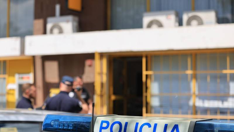 Tri Mađara u pošti krala. Policiji trebalo 16 minuta da ih ulovi...