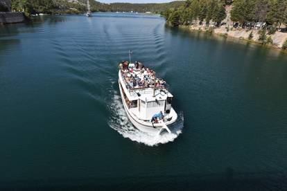 Brodski obilazak Nacionalnog parka Krka oduševio je turiste