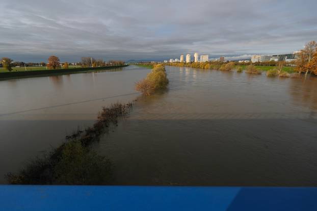 Zagreb: Zbog visikog vodostaja Sava se izlila iz korita