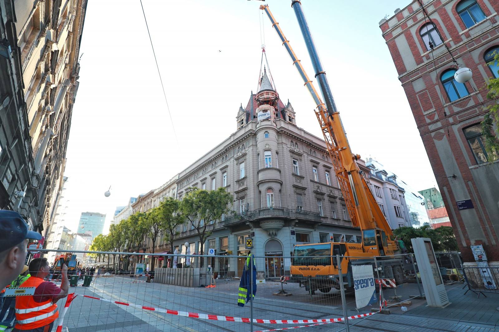 Zagreb: Skidanje kupole na križanju Kurelčeve i Jurišićeve ulice