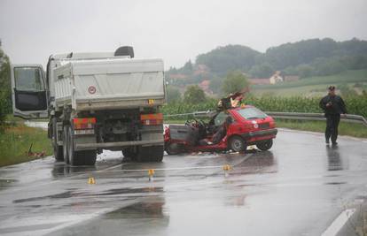 Jedan poginuo u sudaru auta i kamiona  u Velikom Trgovišću