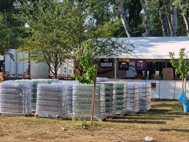 Pogledajte kako Bundek sada izgleda! Sinoć bila hrpa smeća, vrijedni čistači radili cijelu noć