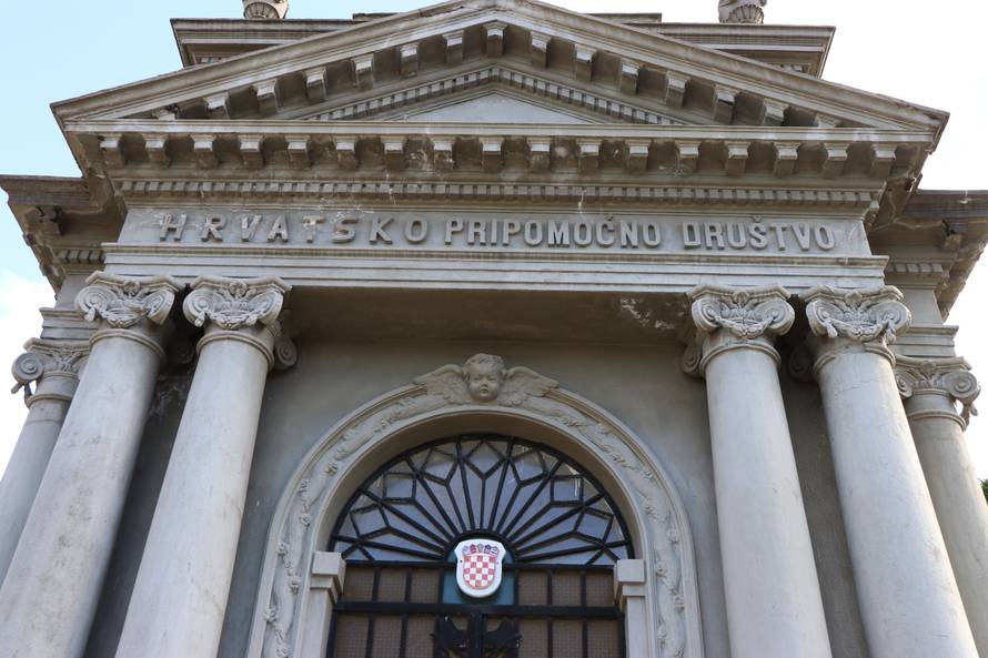 Vjetar nemilice dere, psi šeću i centrom, a napojnicu traže svi