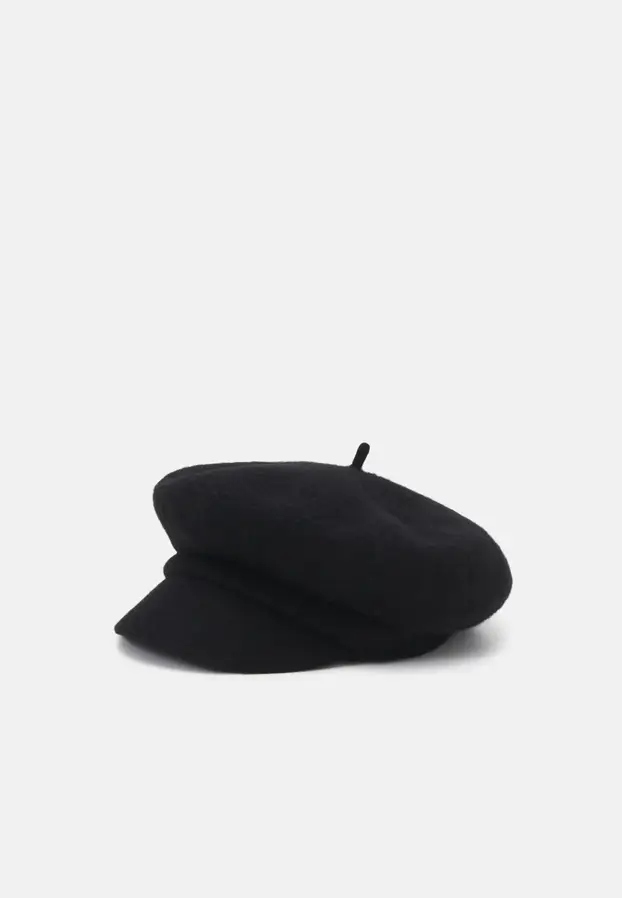 Ove sezone kape su chic i raznolike - od atraktivnih šilterica do beanie s mašnama