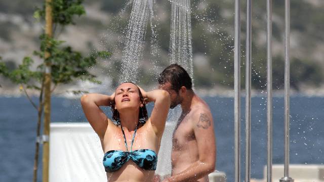 Šibenik: Gra?ani i turisti osvježenje od ljetnih vru?ina nalaze na plaži Banj