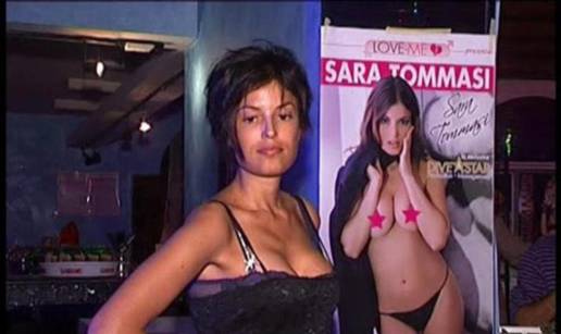 Sara Tommasi 'žicala' Papu da promovira njen novi porno film