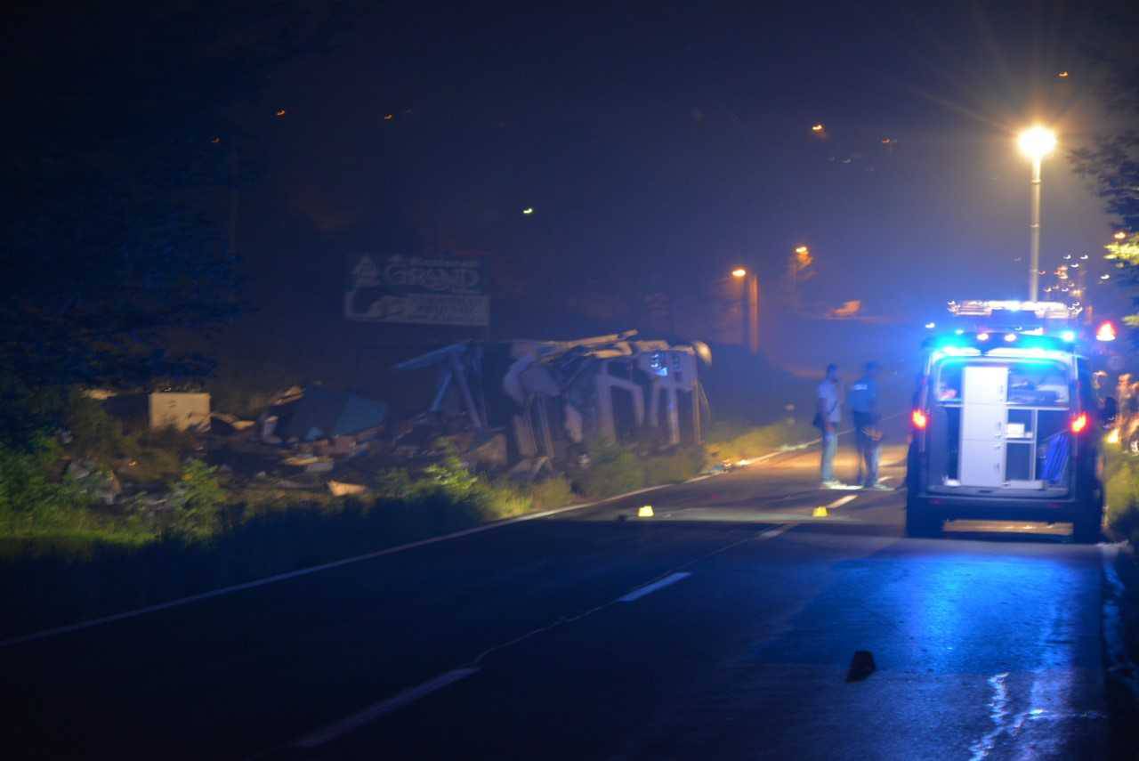 Tegljač pao na auto: Jedan je poginuo, dvoje teško ozlijeđeni