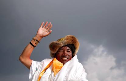 Njemu je uspon na Mt. Everest već lagana šetnja: Nepalski šerpa 26. put na vrhu svijeta