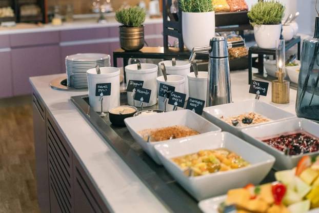 FOTO Hotel koji se svake godine otopi: IceHotel izgleda kao umjetnička galerija od leda