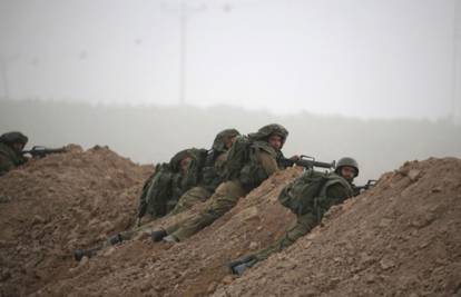 Vojska ubila dvojicu Palestinca koji su nožem ranili Izraelku