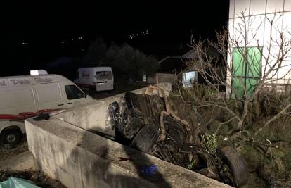 Užas na Korčuli: Poginula dva dečka, od auta nije ostalo ništa