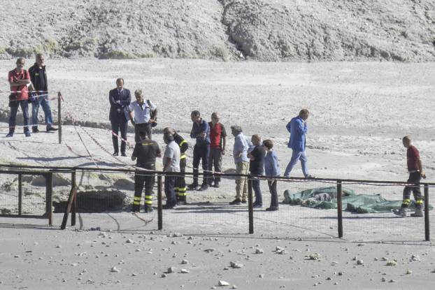 Three Venice tourists died swallowed by a crater that suddenly opened under their feet in the Solfatara of Pozzuoli.