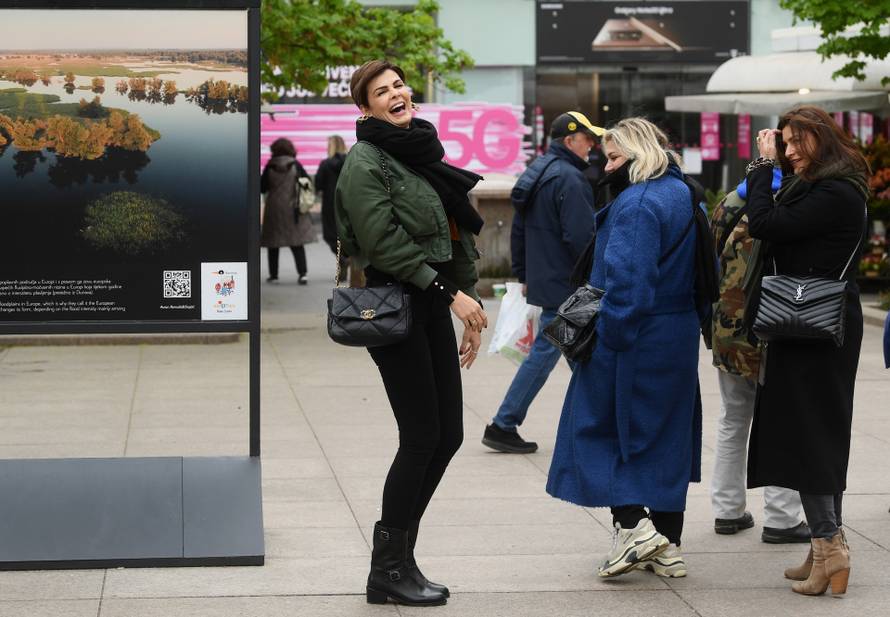 Anica Kovač prošetala gradom u ležernoj kombinaciji i s torbicom koja košta oko 35.000 kuna
