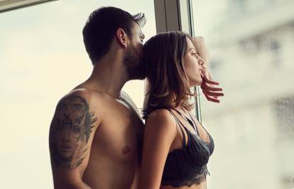 7 poza za veću intimnost u vezi