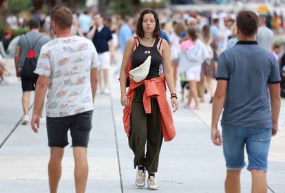 Split pun turista: Zahladilo je pa su umjesto plaže otišli  - na Rivu