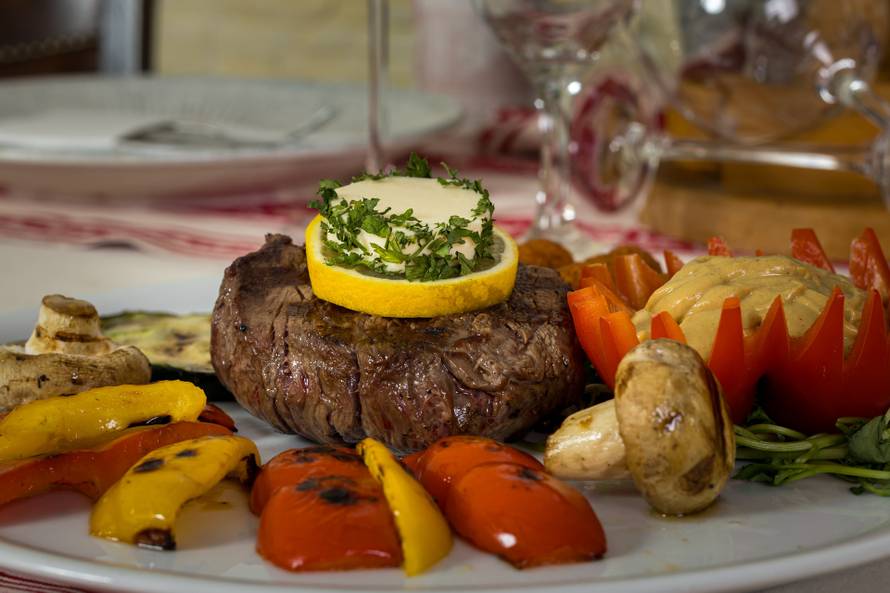 Hrana koja spaja generacije: Druženja, smijeh i zalogaji za pamćenje