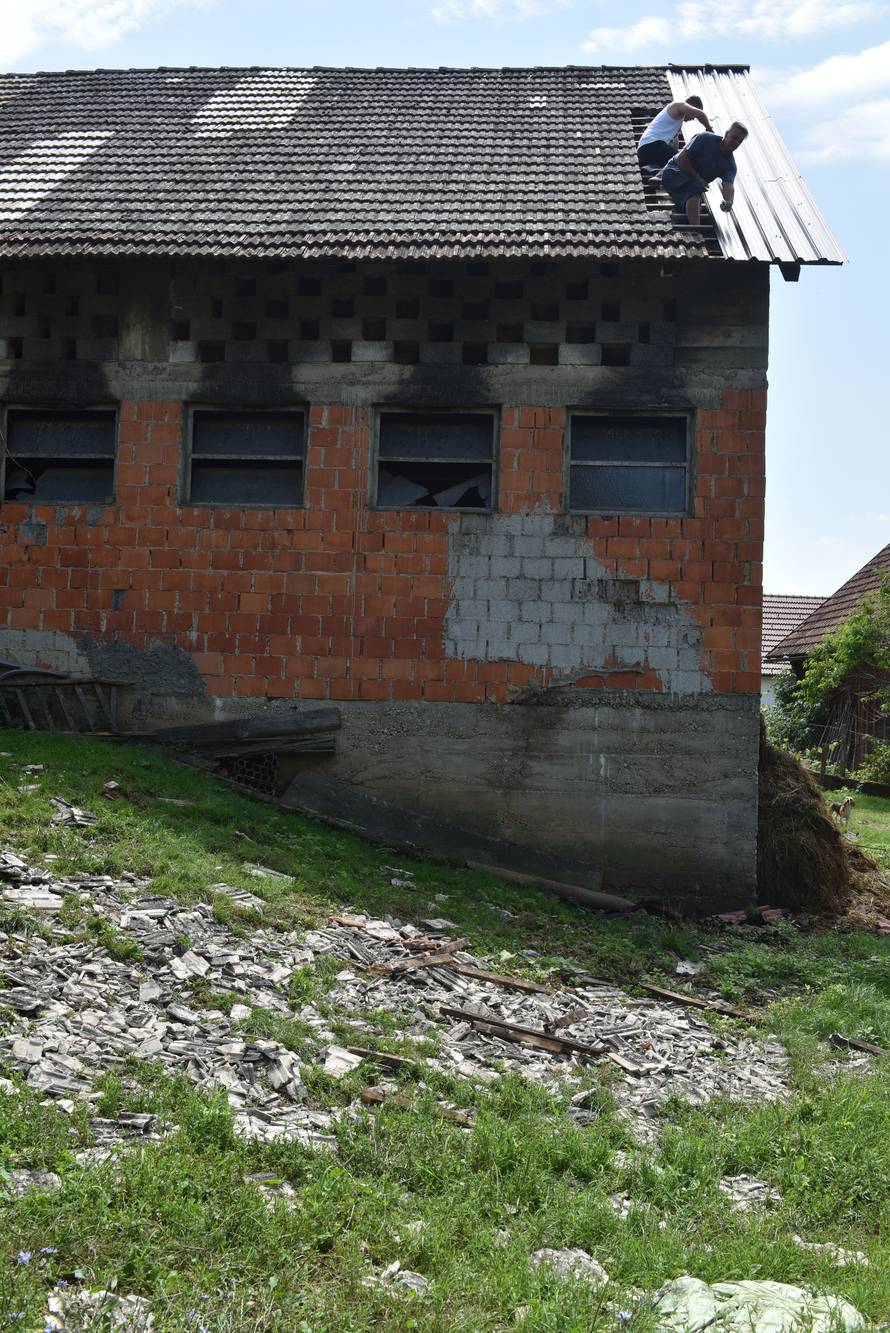 U nevremenu u mjestu Ribnik uništeno 238 kuća