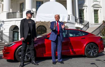 U SAD-u i dalje uništavaju Tesle, Trump zaprijetio: 'Sudit će vam se za terorizam. To je nečuveno'
