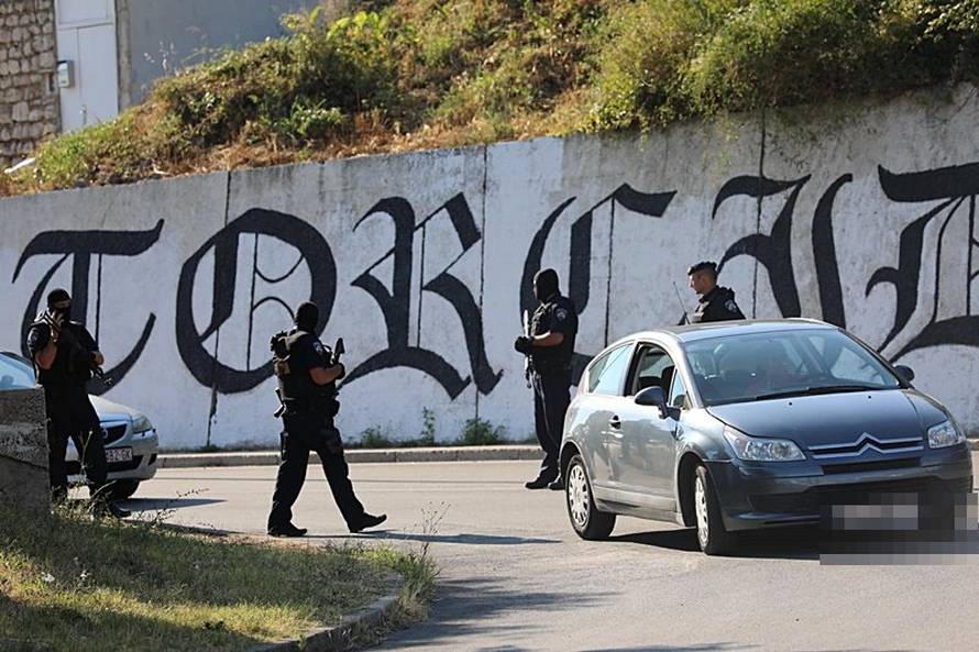 Policija zna tko je pucao na taksista, ali još traže napadače