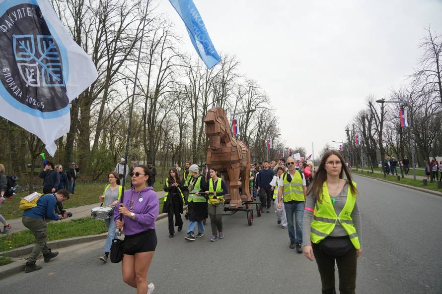 Beograd: Studenti Fakulteta likovnih umjetnosti i Fakulteta političkih znanosti izradili su Trojanskog konja 