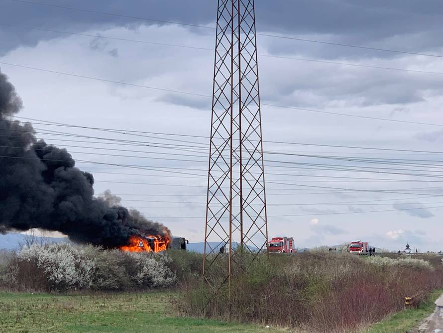 Buktinja na cesti: Zapalio se ZET-ov bus kod Velike Gorice